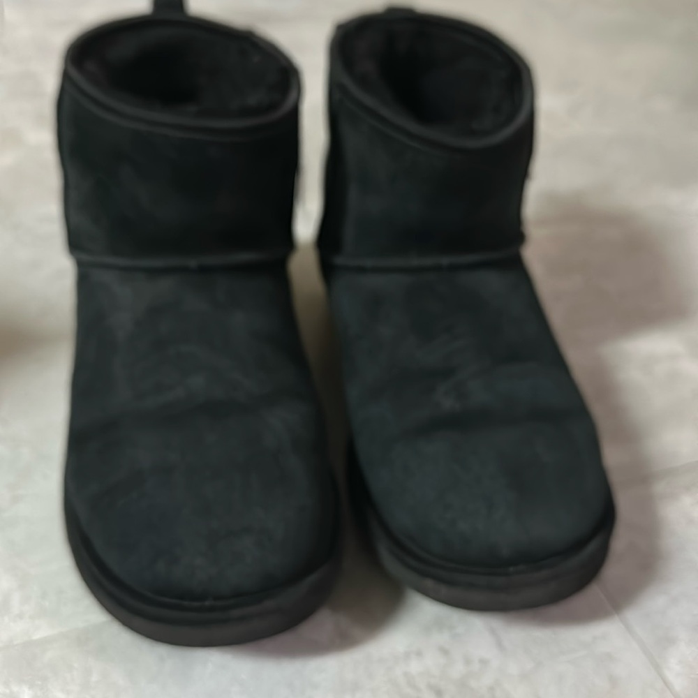 Black smile ugh boots. Lightly worn